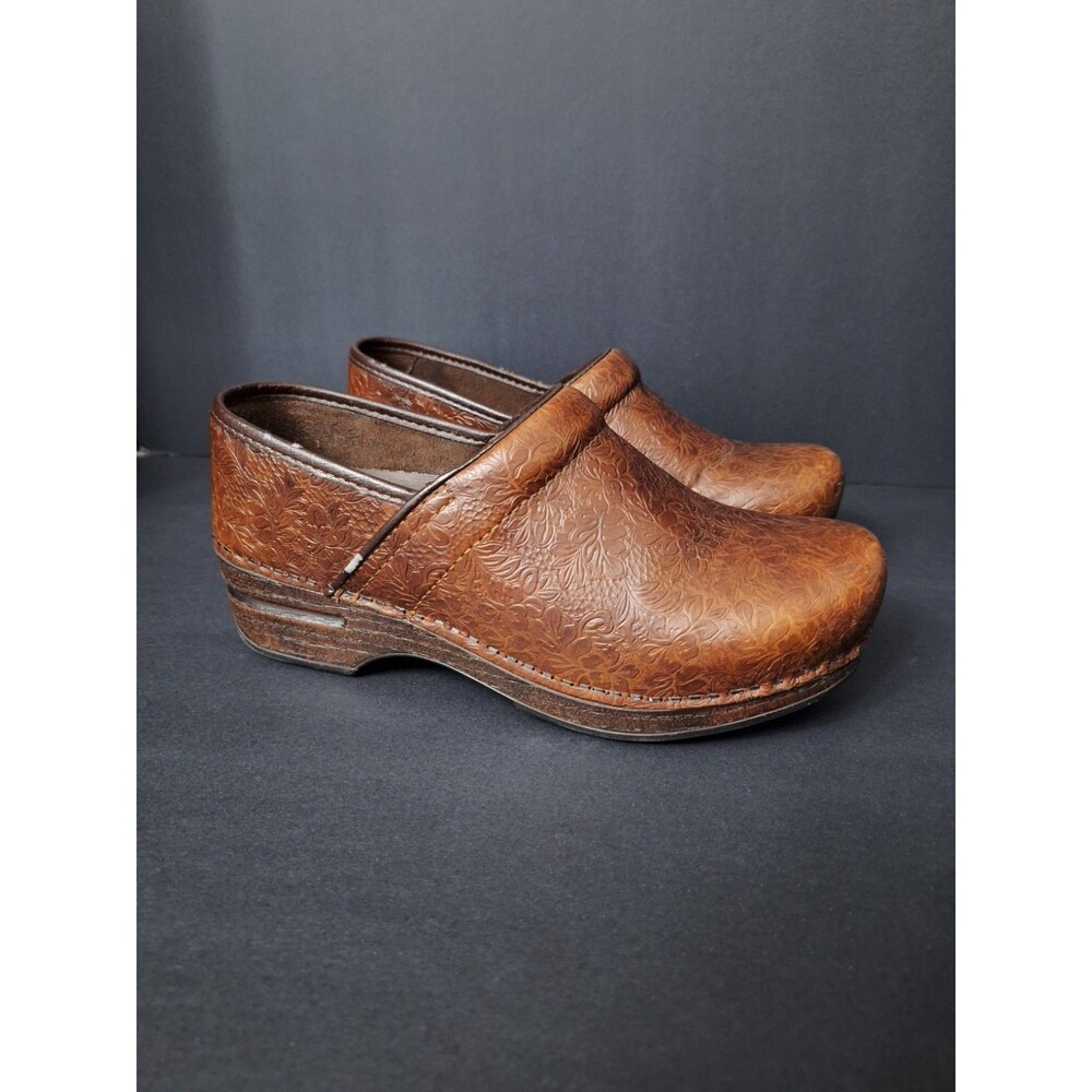Dansko Pro XP Brown Floral Tooled Leather Clogs Women’s Size EU 37 US 6.5-7